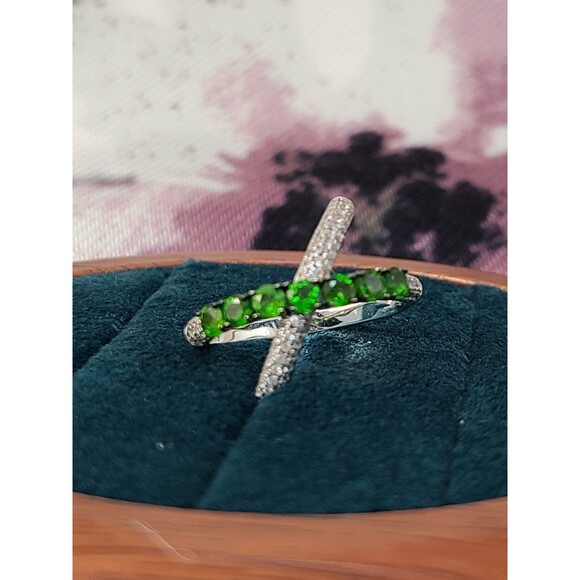 925 Sterling Silver Crossover Ring | Green & Clear CZ Size 5 Elegant Gift - Picture 3 of 7